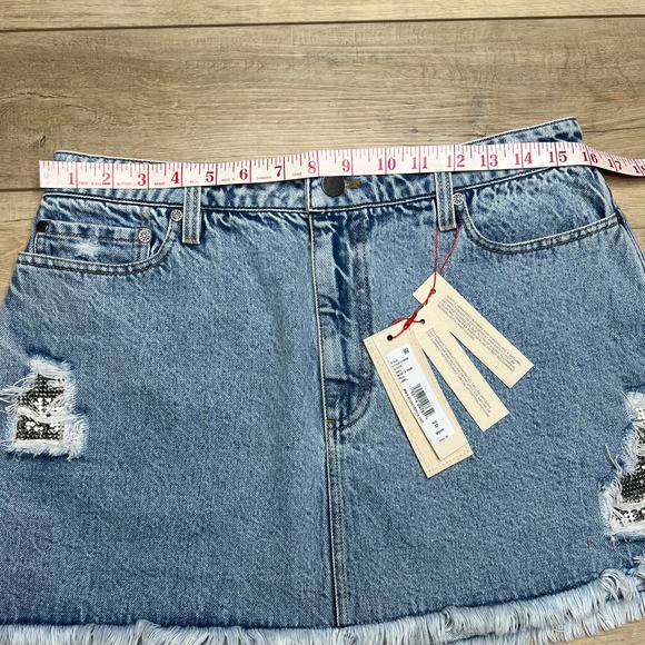 NWT: Alice & Olivia Denim Chainmail Mini Skirt Frayed Hem - Size 32 - Picture 5 of 10